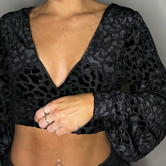 WINDSOR NWT Black Leopard Print Open Back Blouse - Picture 4 of 5